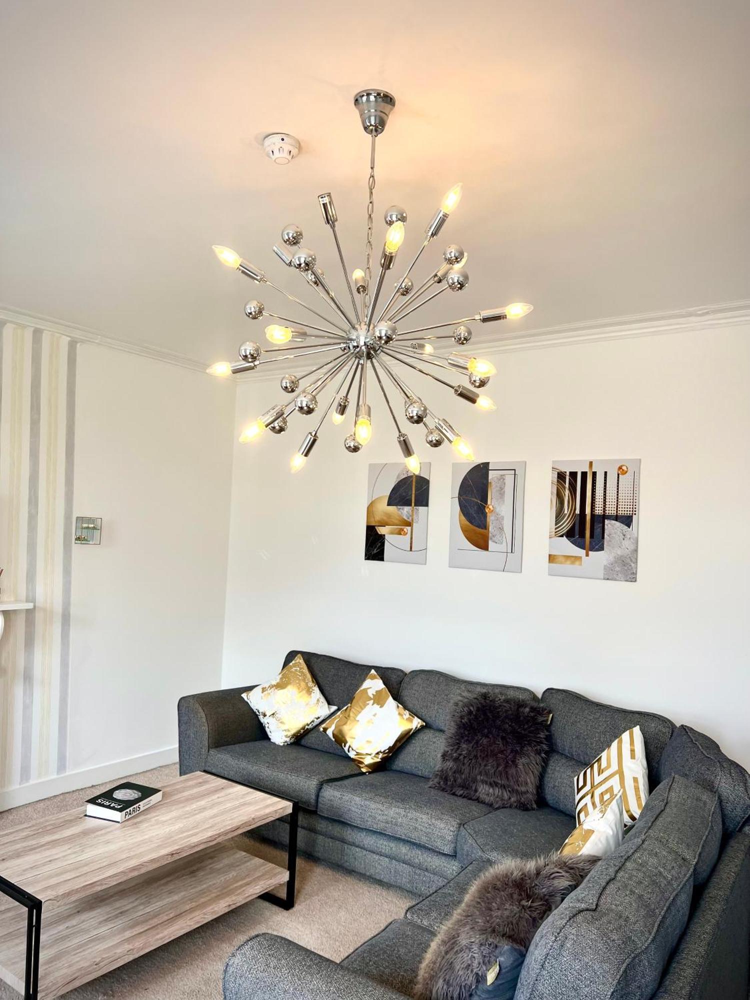Private Parking, Urban Comfort & Haven Apartment