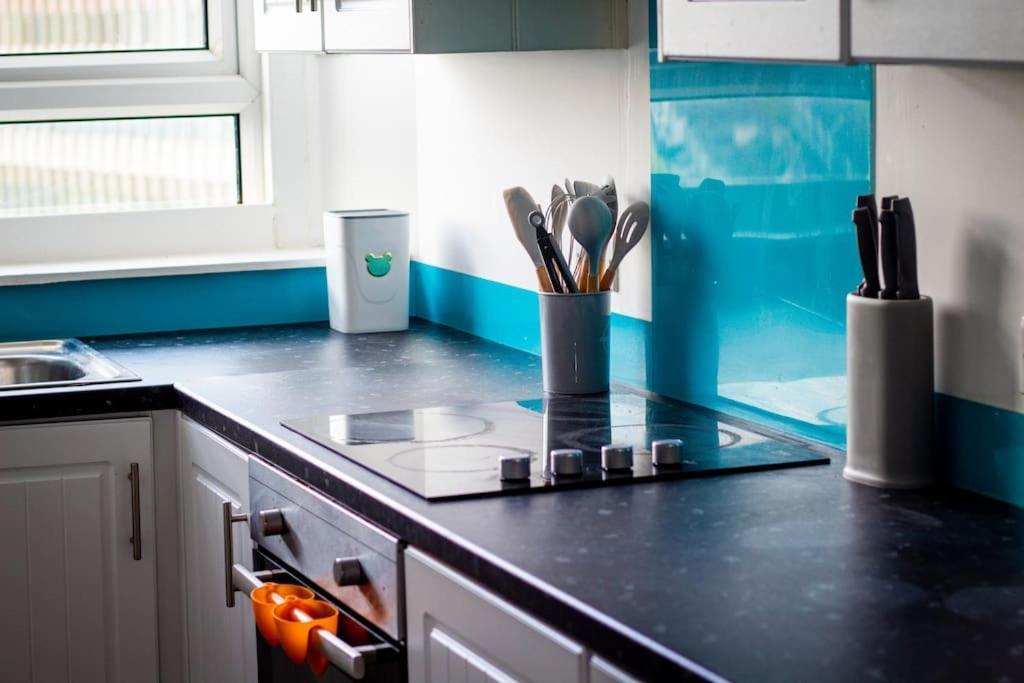 Private Parking, Urban Comfort & Haven Apartment Plymouth